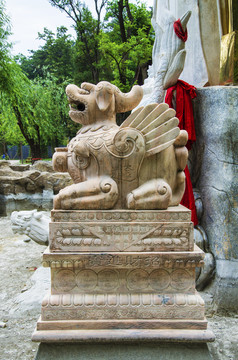 千山灵岩寺公貔貅玉石雕