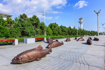 鱼群主题雕塑