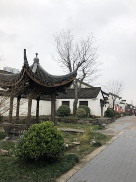 白墙黑瓦