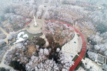 航拍运城航天公园雪景