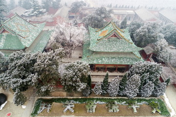 无人机航拍关帝庙雪景