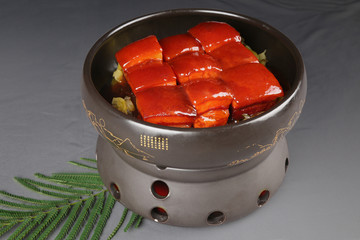 罐焖红烧肉