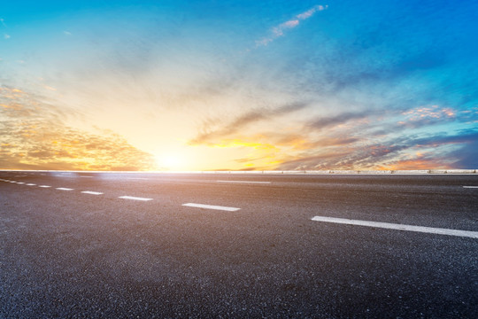 道路地面和天空景观