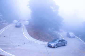 山中浓雾