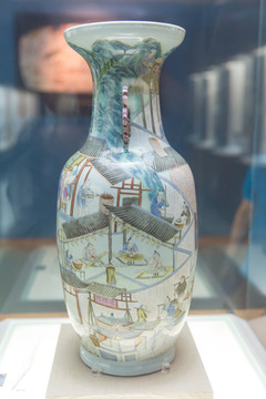 山西博物院清代粉彩窑工制瓷图瓶