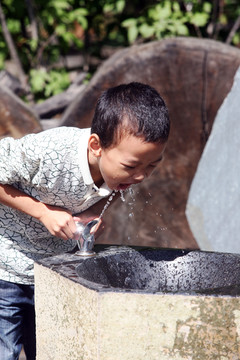 小男孩