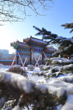 中式古典建筑雪景