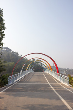 公园彩带桥