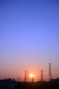 夕阳天空高压线