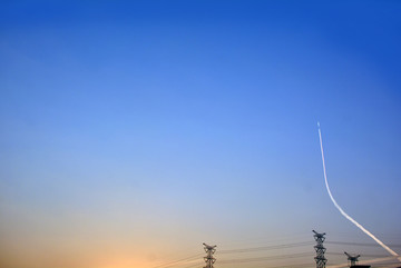 夕阳飞机线条