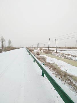 公路雪景