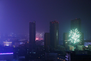 城市夜晚烟花