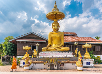 泰国清迈寺庙的佛像