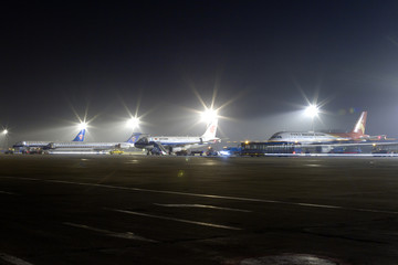 沈阳机场停机坪夜景
