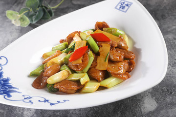 笋片炒鸽肚