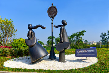 城市公园中的雕塑
