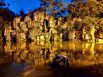 假山夜景