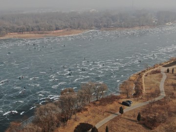 航拍冬季妫河冰钓