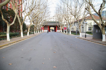 上海交通大学校门
