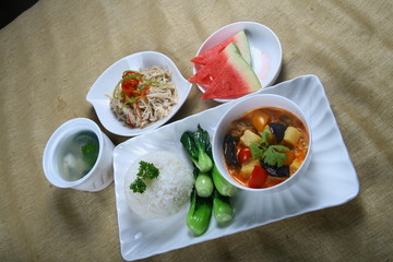 东南亚式套餐红咖喱鸡