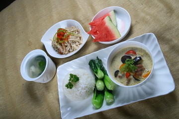 东南亚式套餐绿咖喱牛肉