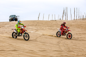 沙漠摩托车越野