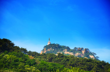 千山大佛寺景区弥勒宝塔山峰远景