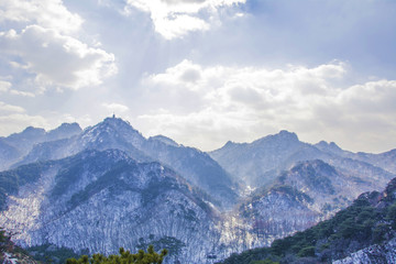 千山风景区弥勒宝塔山峰群山雪景