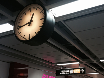 广州地铁站时钟