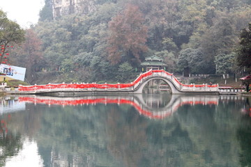 拱桥湖景