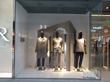 服装店橱窗