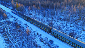 林海雪原绿皮列车
