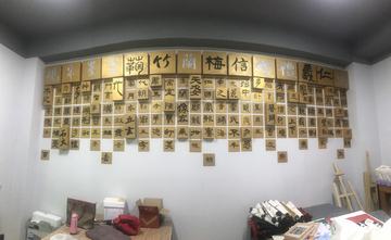 墙面装饰金字