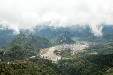 山里村庄