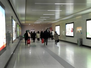 地铁站走廊