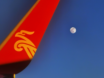 月亮与飞机