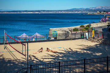 美国加州蒙特雷小镇海滨排球场