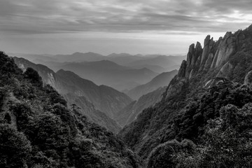 层峦叠嶂