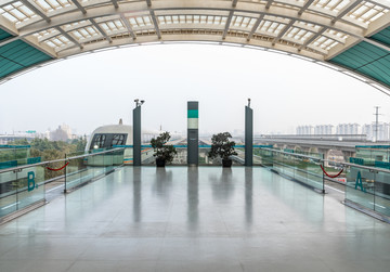上海磁悬浮列车龙阳路站站台