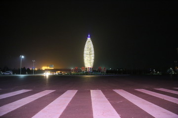 容和塔