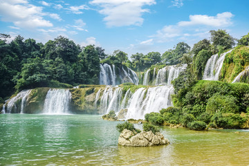 山水风景大瀑布