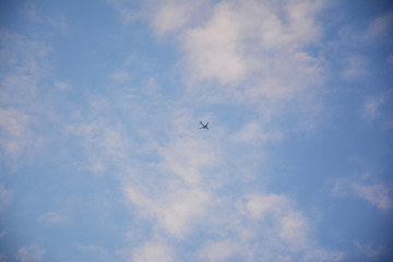 云海中的飞机