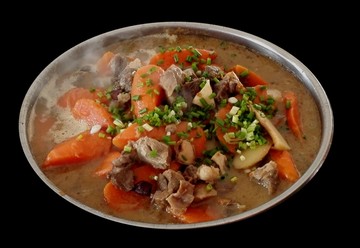 胡萝卜炖肉火锅