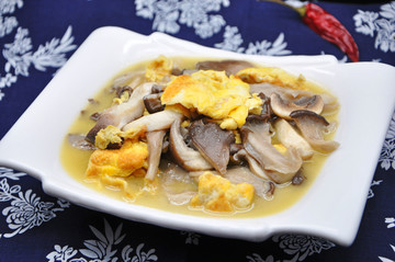 平菇炒鸡蛋