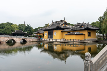 苏州全福讲寺的孔桥与庙宇