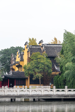 苏州全福讲寺的孔桥与庙宇