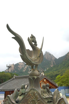 韩国雪岳山新兴寺凤凰神鸟铜塑