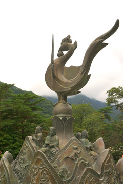 韩国雪岳山新兴寺凤凰神鸟铜塑