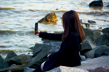 海边自拍的女人