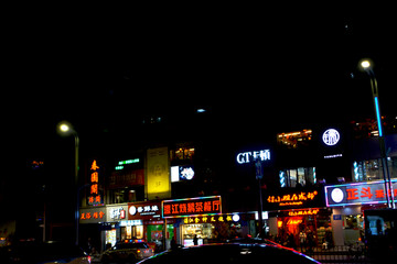 深圳街头店铺夜景